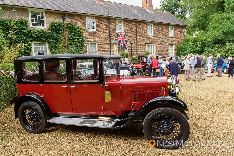 Classic cars parked on the AShwell Grange drive