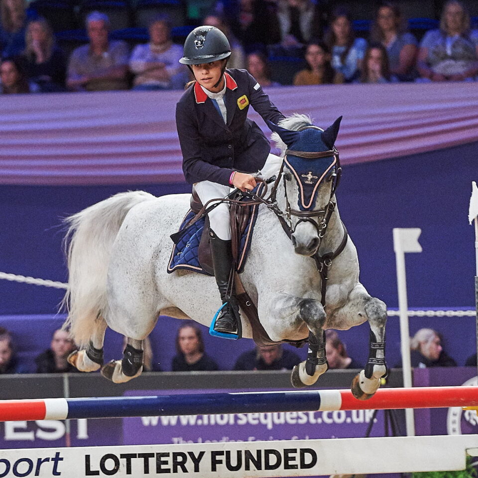 Tahnia Jordan-Jones takes Squibb Group Pony Foxhunter in classic jump off
